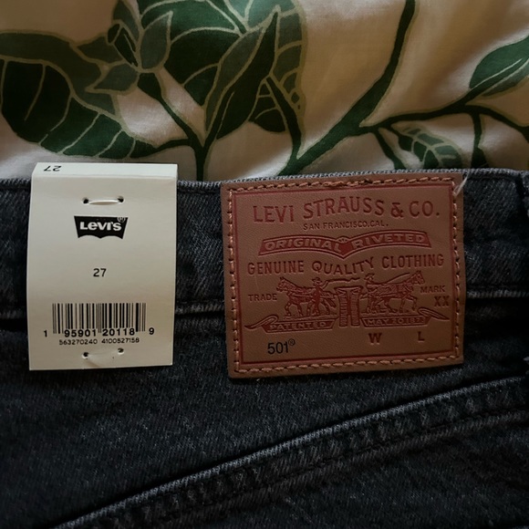 ✨NEVER WORN✨ Levi’s Dark Wash 501 Shorts - Picture 3 of 4